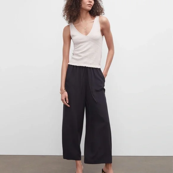 Ruffle Hem Tank - Brand New - NEVER WORN - Black - Picture 8 of 10